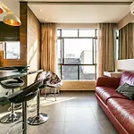 Apartamento pé na areia em Jurerê JBM202